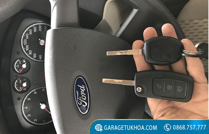 Thay pin chìa khóa ô tô Ford chính hãng tại Hải Dương